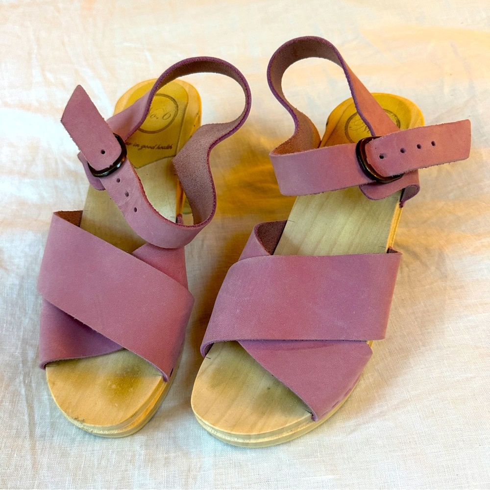 No. 6 | Lavender sandals | 37